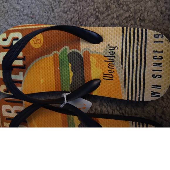 BNWT -WEMBLEY - BURGERS - FLIP FLOPS - L-XL - Picture 2 of 5